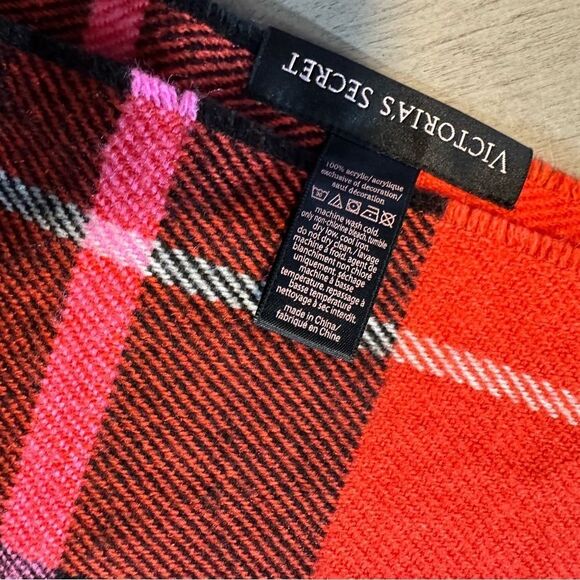 Victorias Secret Red Soft Winter glitter logo Check Plain Fringe Shawl Scarf - Picture 10 of 10